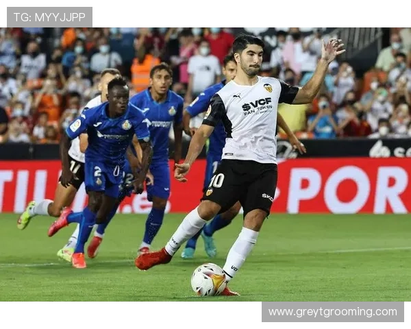 瓦伦西亚球迷抗议持续：比赛氛围受影响，球队成绩面临考验